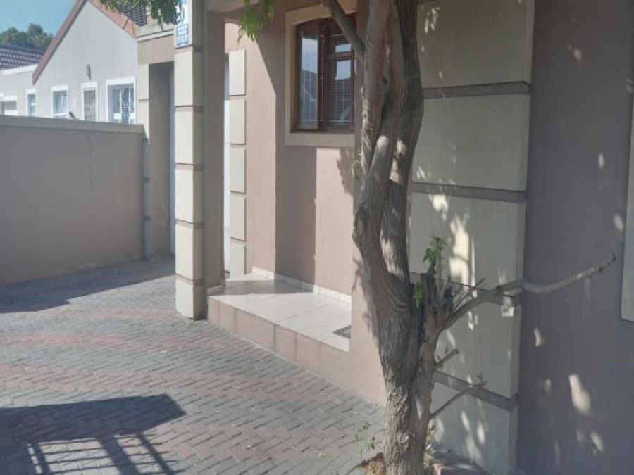 3 Bedroom Property for Sale in London Village Western Cape